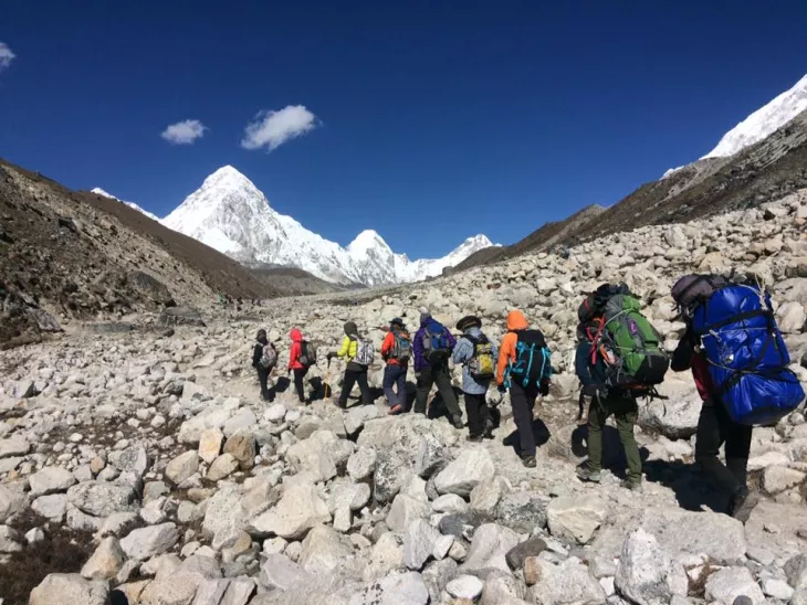 Porter carry backpack heading to Everest base camp