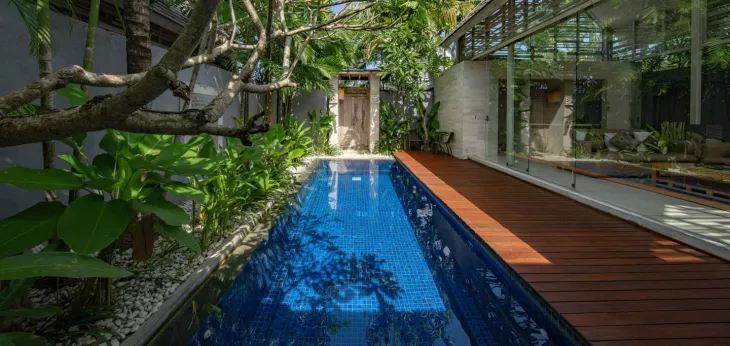 Commercial Pool Cleaning Services