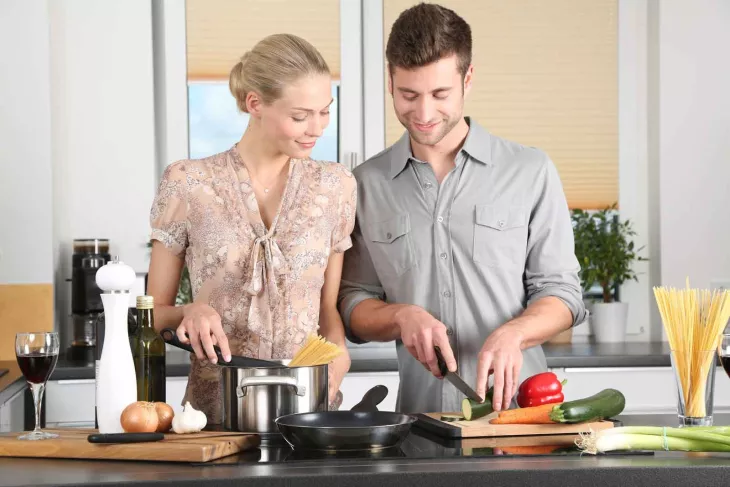 Ukraine_girl_cooking