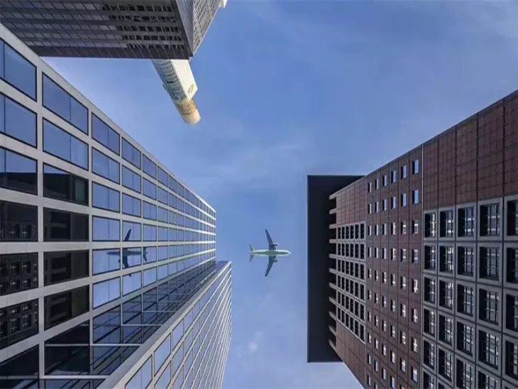 What is the focal length of a Plane Mirror