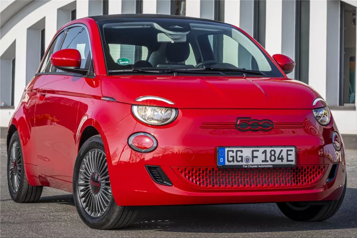 Fiat 500 electric car